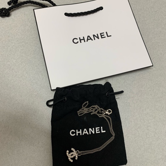 ❤️SOLD❤️Chanel CC Crystal Silver Tone Necklace⭐️ - Picture 5 of 16
